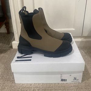 Ganni boots size 39- never worn!